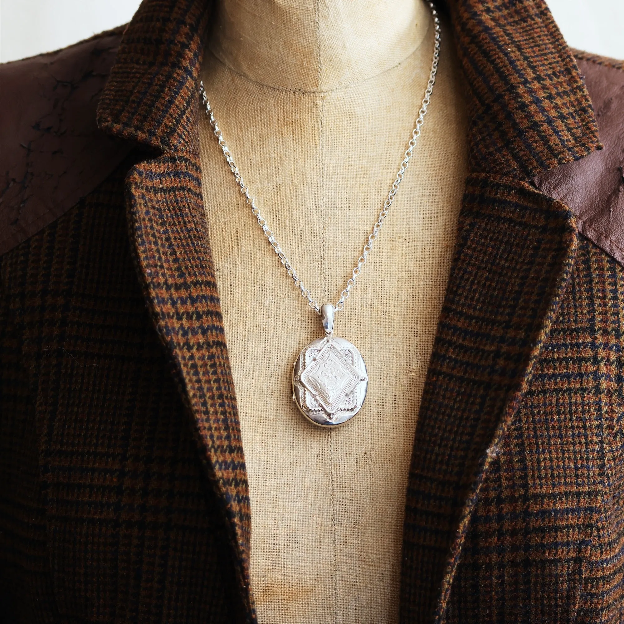Date 1880 Victorian Silver Locket & Chain
