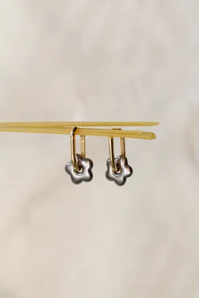 Sure, here’s an optimized product title with modifiers:

Elegant Par Moi Chatter Earrings with Unique Design and Quality Craftsmanship